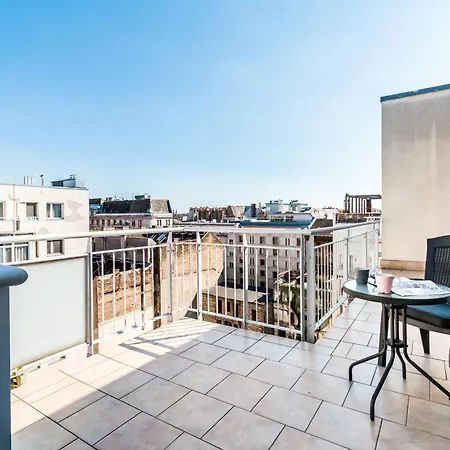 Apartment Akacfa Rooftop 2 *